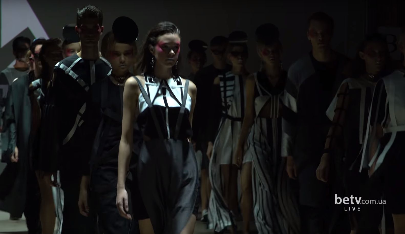 KIR-KHARTLEY. Показ коллекции SS2017 на 39 Ukrainian Fashion Week